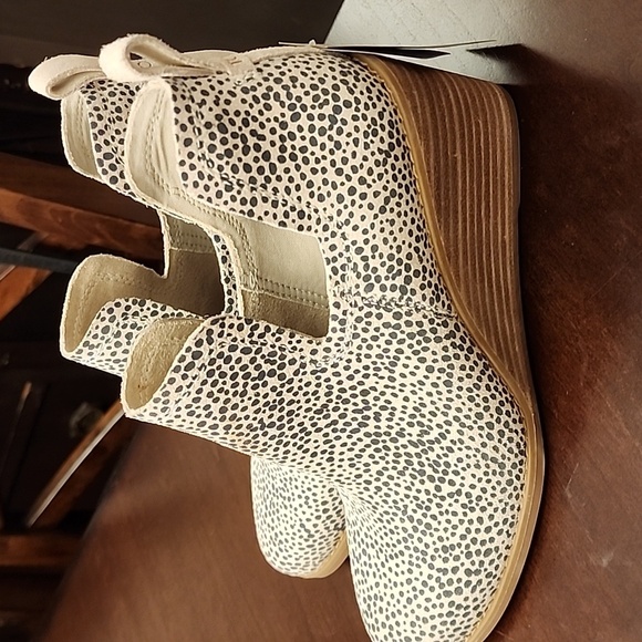 NWT Kallie Wedge Bootie - Picture 2 of 7